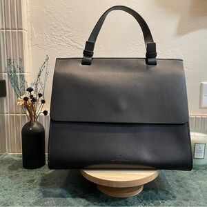Elegant weekend Max Mara Black Leather Bag